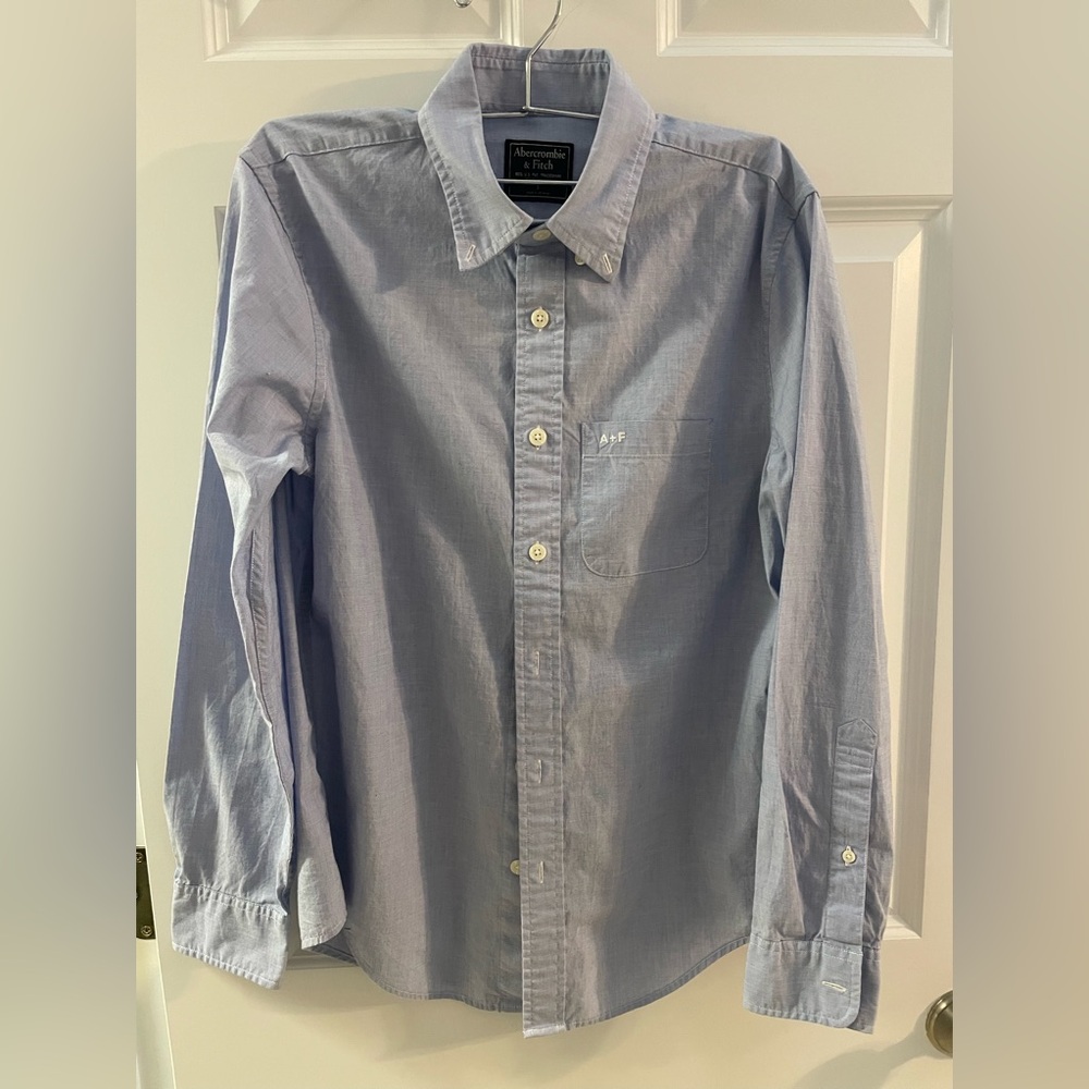 Men’s Abercrombie & Fitch blue button up shirt. Size small